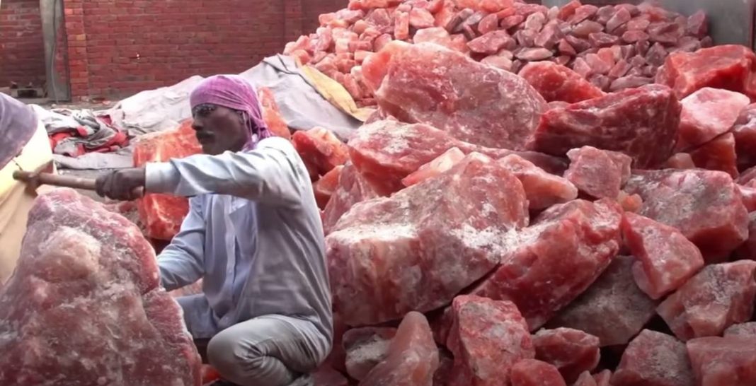 6 Garam Unik DI Dunia